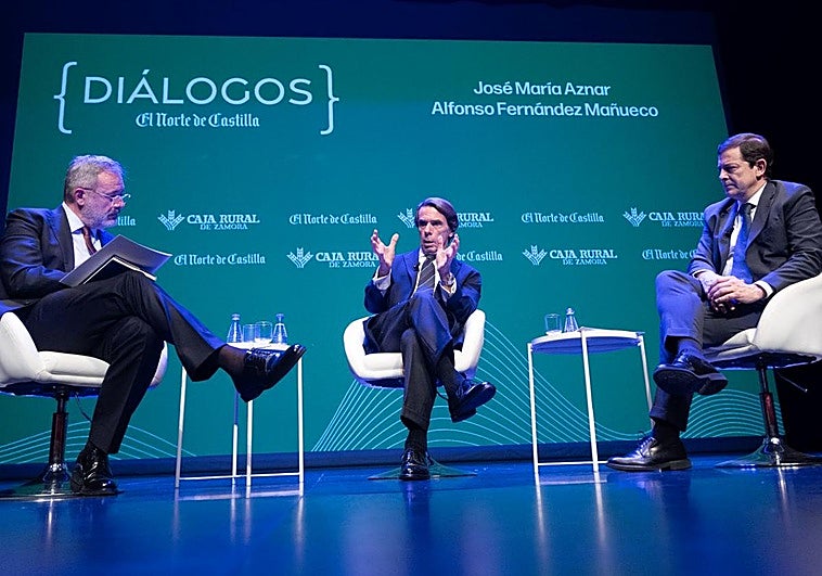 Aznar demanda una mayoría de centro en torno al PP: «No es tiempo para cobardes»